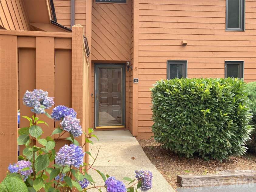 25 Village Drive, Asheville, NC 28803.  MLS# CAR4403144, YatesRealty ID 13171. 
