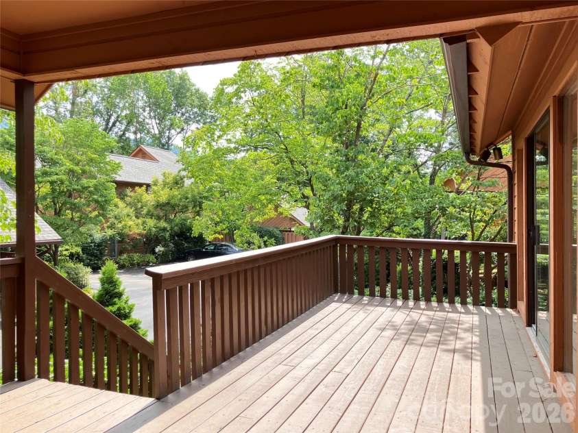 25 Village Drive, Asheville, NC 28803.  MLS# CAR4403144, YatesRealty ID 13171. 