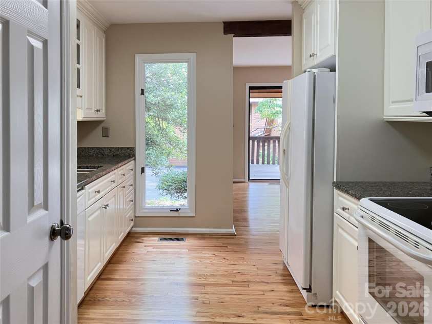 25 Village Drive, Asheville, NC 28803.  MLS# CAR4403144, YatesRealty ID 13171. 