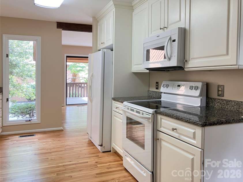 25 Village Drive, Asheville, NC 28803.  MLS# CAR4403144, YatesRealty ID 13171. 