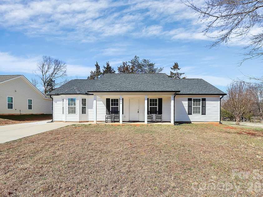 105 Ace Avenue, Dallas, NC 28034.  MLS# CAR4346384, YatesRealty ID 13172. 