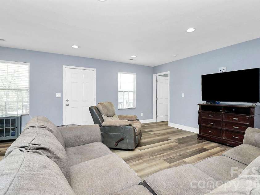 105 Ace Avenue, Dallas, NC 28034.  MLS# CAR4346384, YatesRealty ID 13172. 