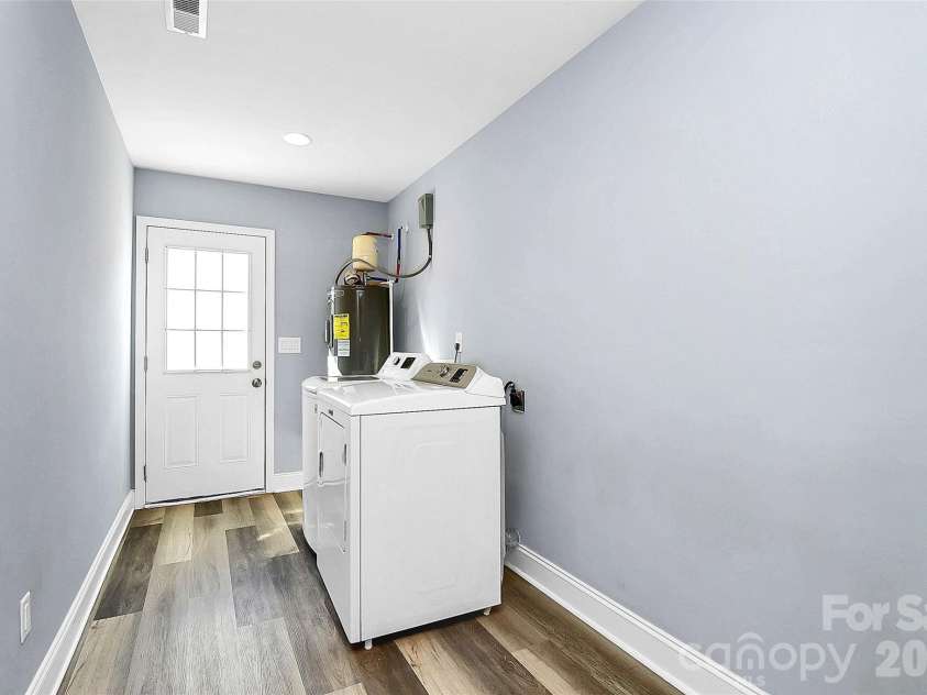 105 Ace Avenue, Dallas, NC 28034.  MLS# CAR4346384, YatesRealty ID 13172. 