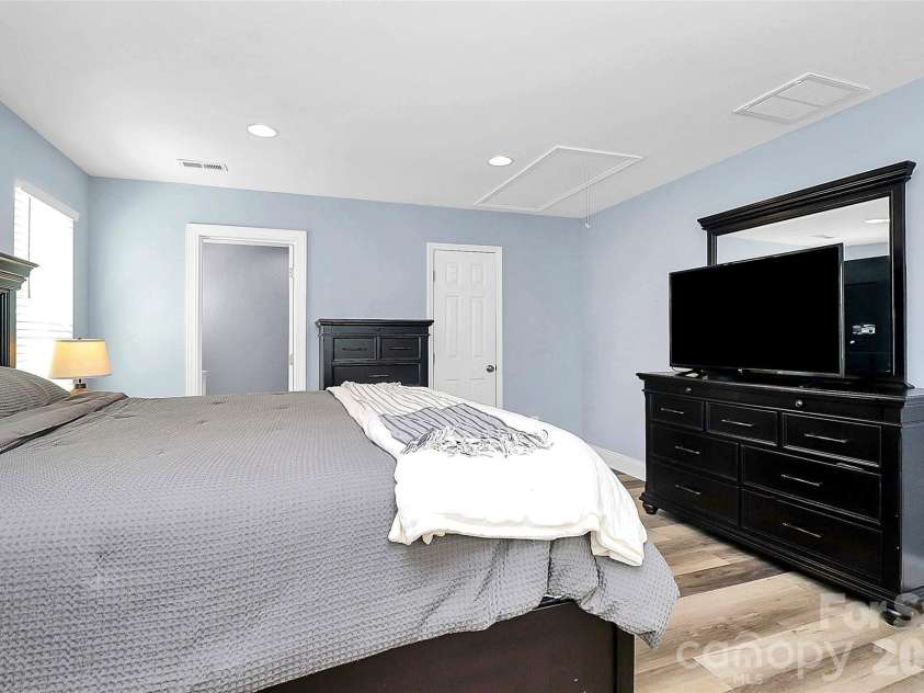 105 Ace Avenue, Dallas, NC 28034.  MLS# CAR4346384, YatesRealty ID 13172. 
