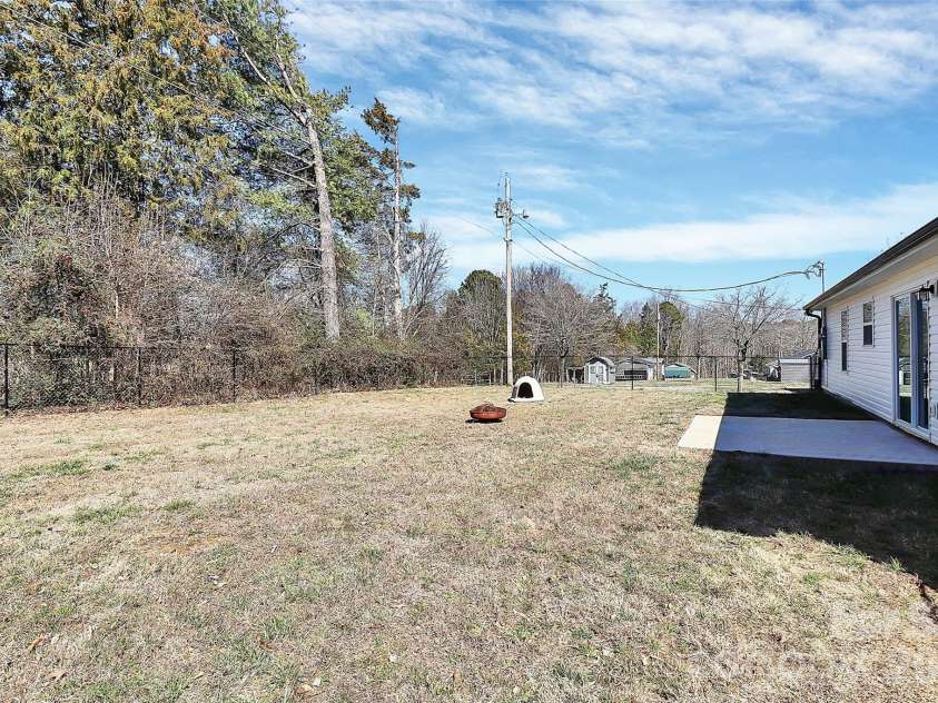 105 Ace Avenue, Dallas, NC 28034.  MLS# CAR4346384, YatesRealty ID 13172. 