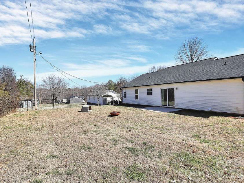 105 Ace Avenue, Dallas, NC 28034.  MLS# CAR4346384, YatesRealty ID 13172. 