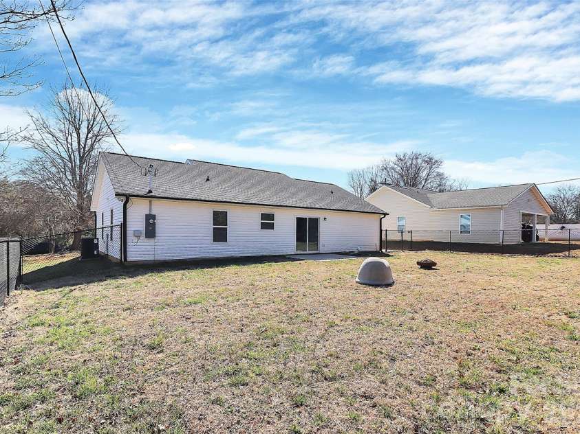 105 Ace Avenue, Dallas, NC 28034.  MLS# CAR4346384, YatesRealty ID 13172. 