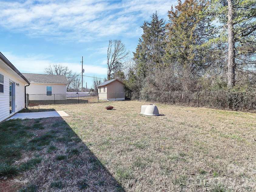 105 Ace Avenue, Dallas, NC 28034.  MLS# CAR4346384, YatesRealty ID 13172. 