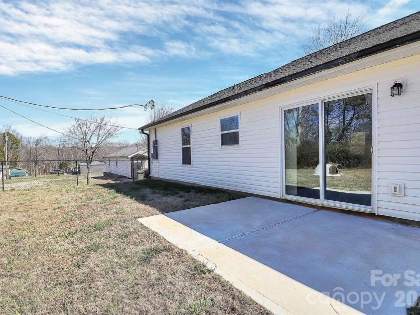 105 Ace Avenue, Dallas, NC 28034.  MLS# CAR4346384, YatesRealty ID 13172. 