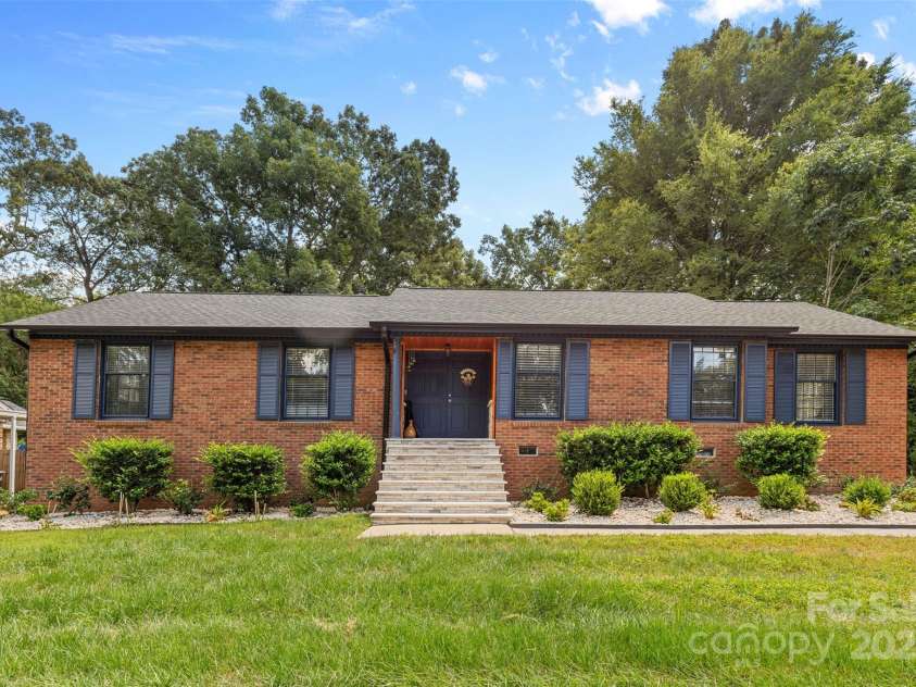 4500 Dawnwood Drive, Charlotte, NC 28212.  MLS# CAR4331349, YatesRealty ID 13174. 