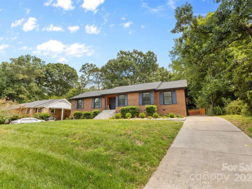 4500 Dawnwood Drive, Charlotte, NC 28212.  MLS# CAR4331349, YatesRealty ID 13174. 