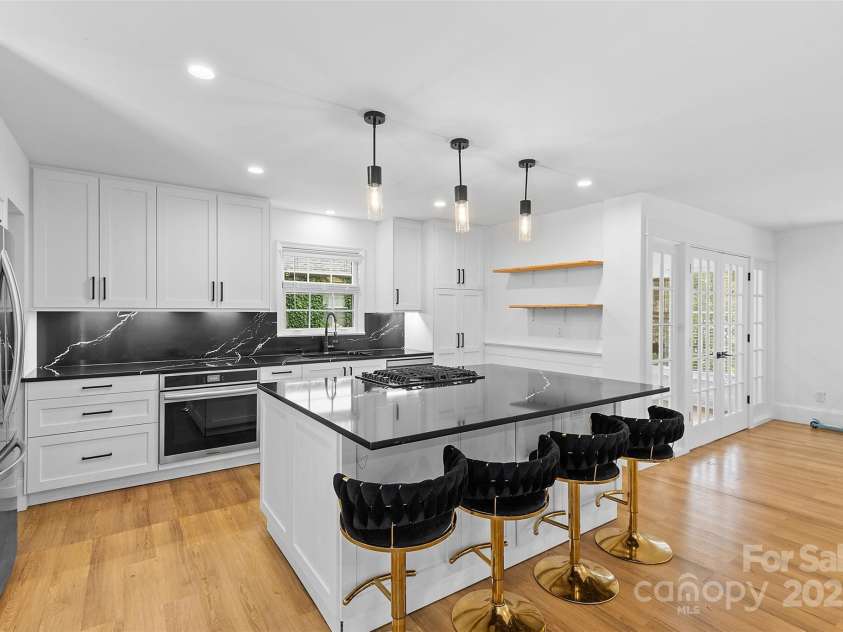 4500 Dawnwood Drive, Charlotte, NC 28212.  MLS# CAR4331349, YatesRealty ID 13174. 