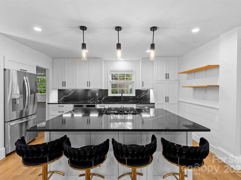 4500 Dawnwood Drive, Charlotte, NC 28212.  MLS# CAR4331349, YatesRealty ID 13174. 