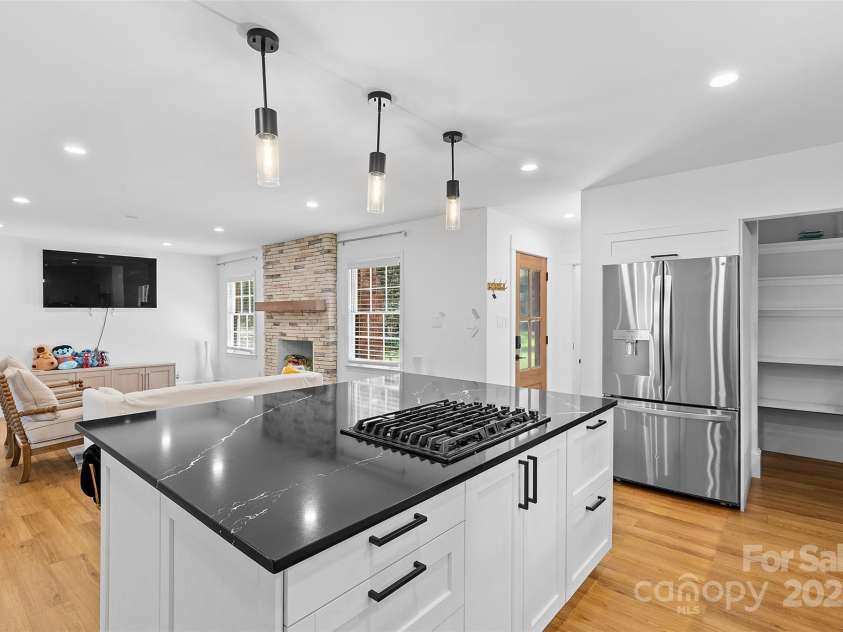 4500 Dawnwood Drive, Charlotte, NC 28212.  MLS# CAR4331349, YatesRealty ID 13174. 