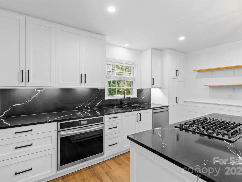 4500 Dawnwood Drive, Charlotte, NC 28212.  MLS# CAR4331349, YatesRealty ID 13174. 