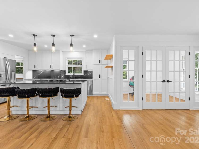 4500 Dawnwood Drive, Charlotte, NC 28212.  MLS# CAR4331349, YatesRealty ID 13174. 