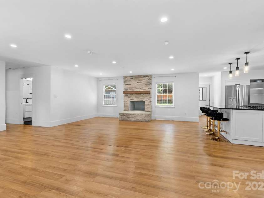 4500 Dawnwood Drive, Charlotte, NC 28212.  MLS# CAR4331349, YatesRealty ID 13174. 