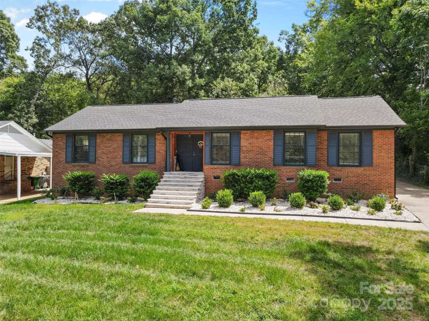 4500 Dawnwood Drive, Charlotte, NC 28212.  MLS# CAR4331349, YatesRealty ID 13174. 