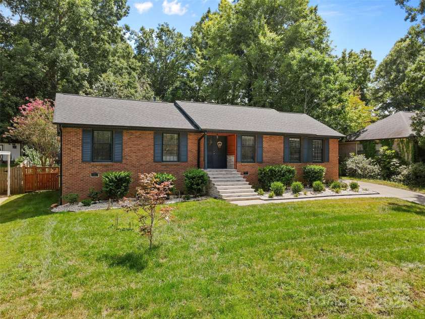 4500 Dawnwood Drive, Charlotte, NC 28212.  MLS# CAR4331349, YatesRealty ID 13174. 