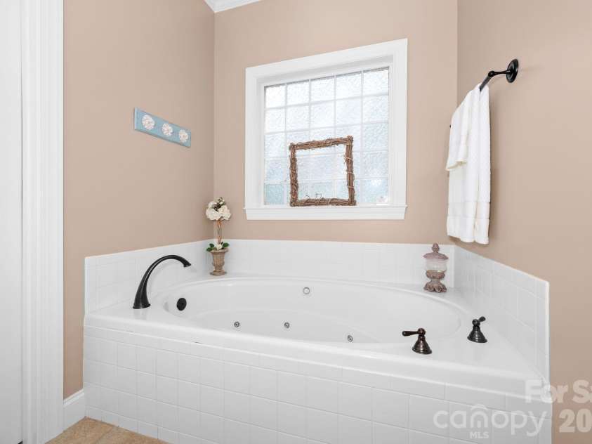 531 Oak Valley Boulevard, Advance, NC 27006.  MLS# CAR4370434, YatesRealty ID 13174. 