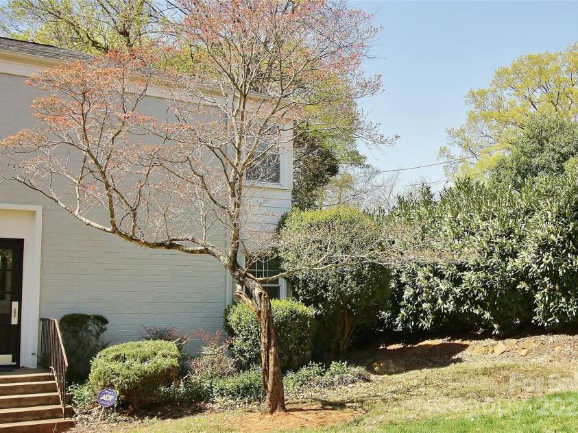3238 Pinehurst Place, Charlotte, NC 28209.  MLS# CAR4238430, YatesRealty ID 13176. 