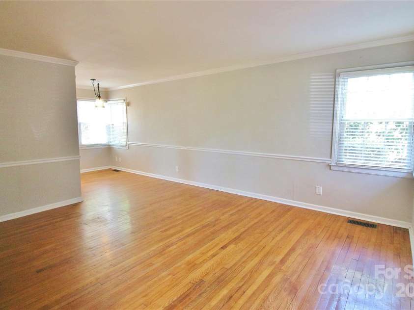 3238 Pinehurst Place, Charlotte, NC 28209.  MLS# CAR4238430, YatesRealty ID 13176. 