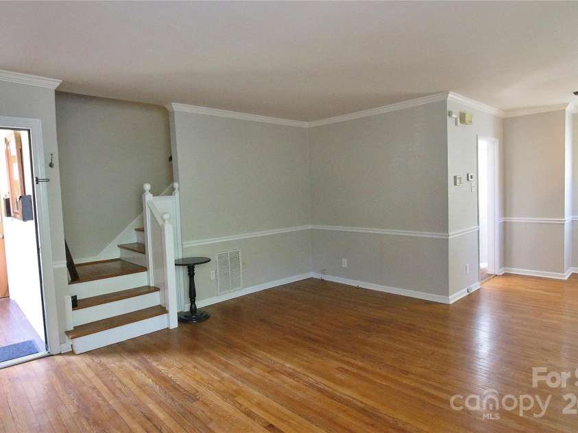 3238 Pinehurst Place, Charlotte, NC 28209.  MLS# CAR4238430, YatesRealty ID 13176. 