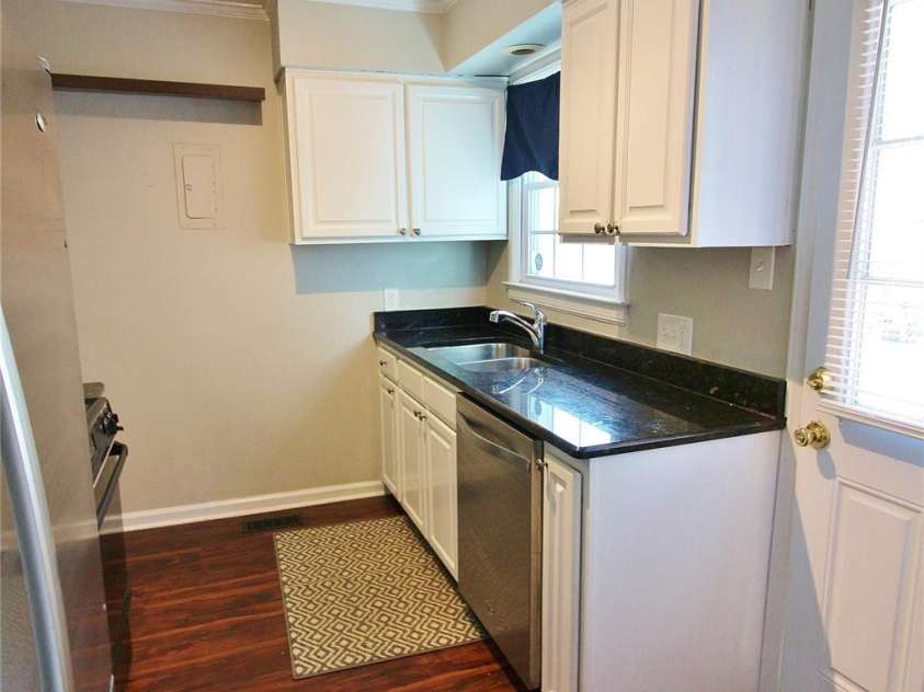 3238 Pinehurst Place, Charlotte, NC 28209.  MLS# CAR4238430, YatesRealty ID 13176. 