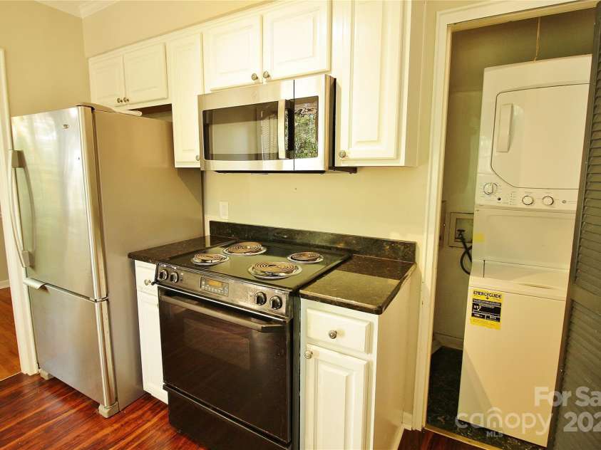 3238 Pinehurst Place, Charlotte, NC 28209.  MLS# CAR4238430, YatesRealty ID 13176. 