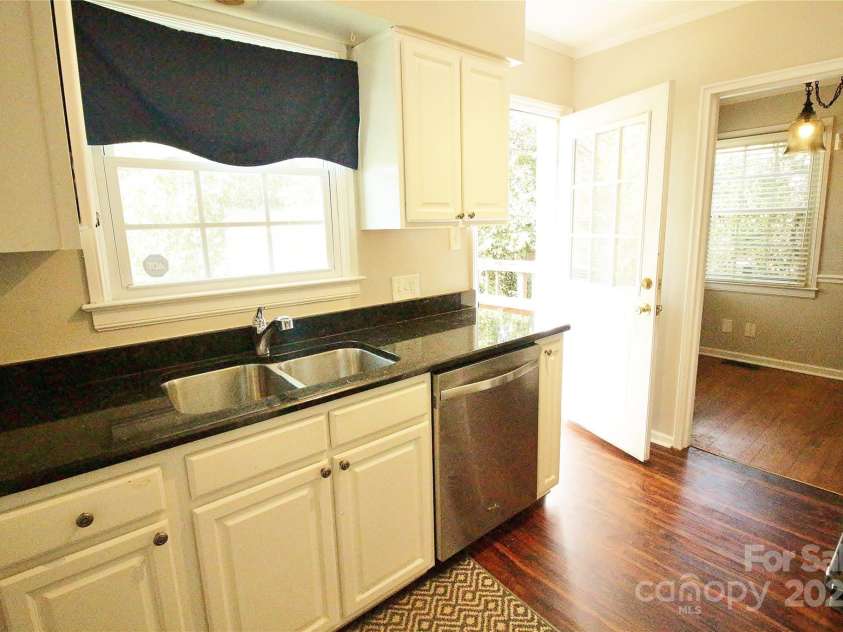 3238 Pinehurst Place, Charlotte, NC 28209.  MLS# CAR4238430, YatesRealty ID 13176. 