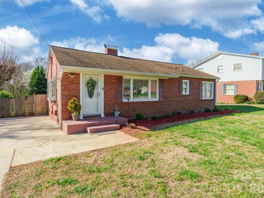 534 Georgia Avenue, Statesville, NC 28677.  MLS# CAR4357113, YatesRealty ID 13176. 