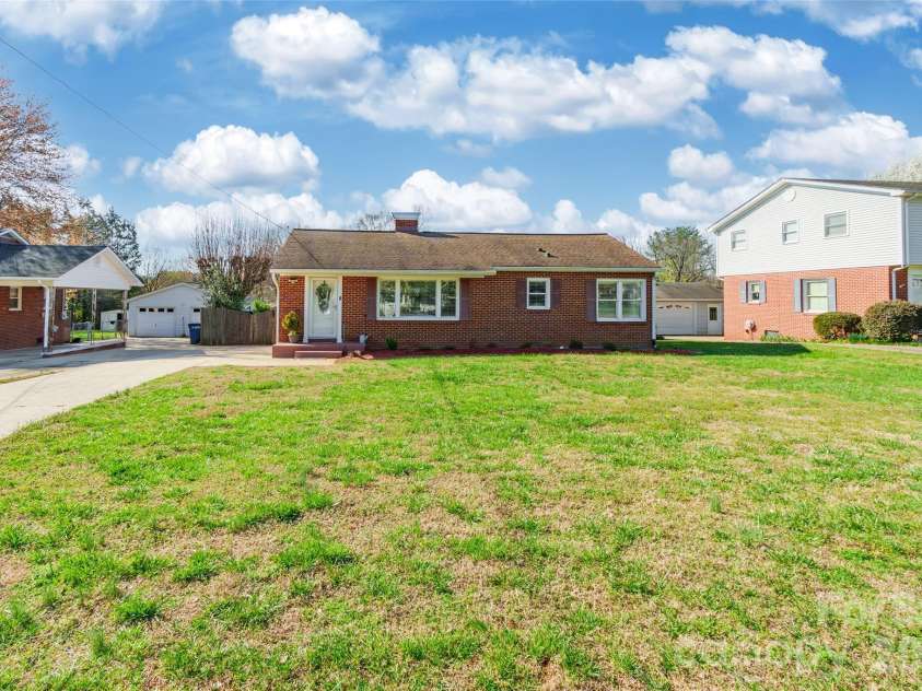 534 Georgia Avenue, Statesville, NC 28677.  MLS# CAR4357113, YatesRealty ID 13176. 