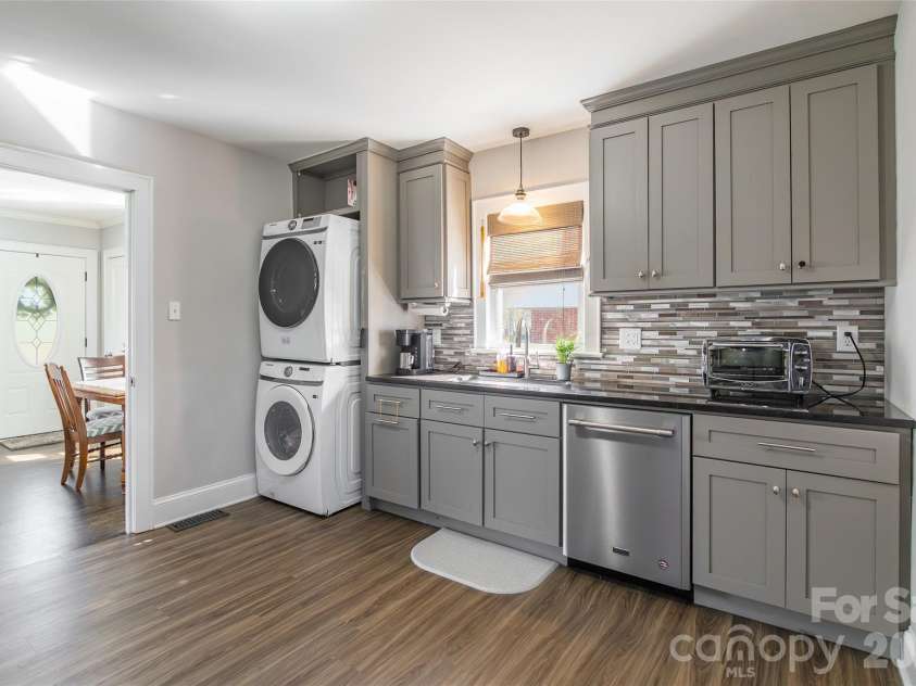 534 Georgia Avenue, Statesville, NC 28677.  MLS# CAR4357113, YatesRealty ID 13176. 