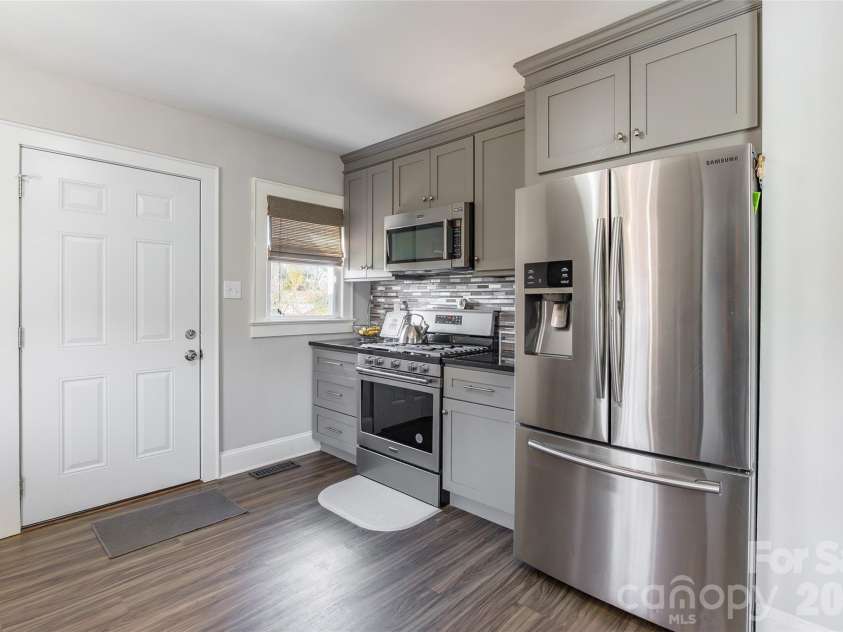 534 Georgia Avenue, Statesville, NC 28677.  MLS# CAR4357113, YatesRealty ID 13176. 
