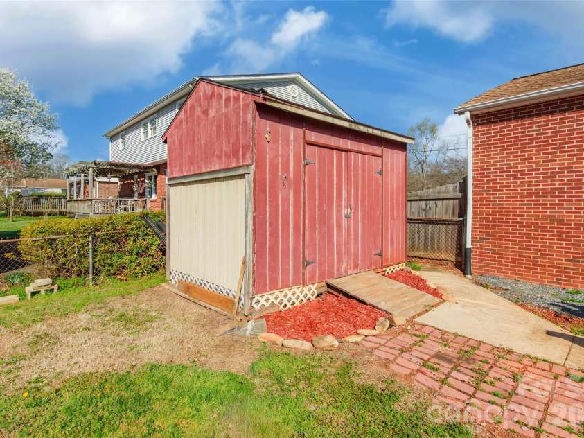 534 Georgia Avenue, Statesville, NC 28677.  MLS# CAR4357113, YatesRealty ID 13176. 