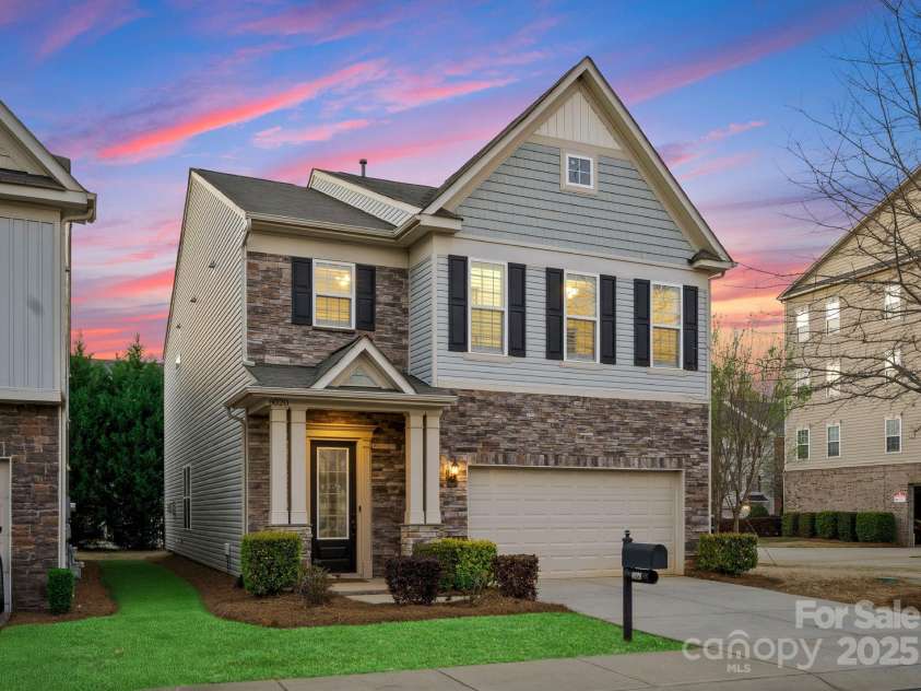 6020 Union Pacific Avenue, Charlotte, NC 28210.  MLS# CAR4241932, YatesRealty ID 13177. 