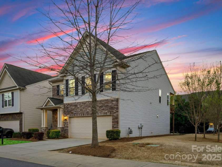 6020 Union Pacific Avenue, Charlotte, NC 28210.  MLS# CAR4241932, YatesRealty ID 13177. 