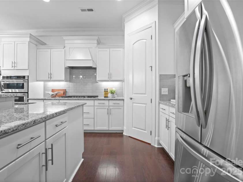 6020 Union Pacific Avenue, Charlotte, NC 28210.  MLS# CAR4241932, YatesRealty ID 13177. 