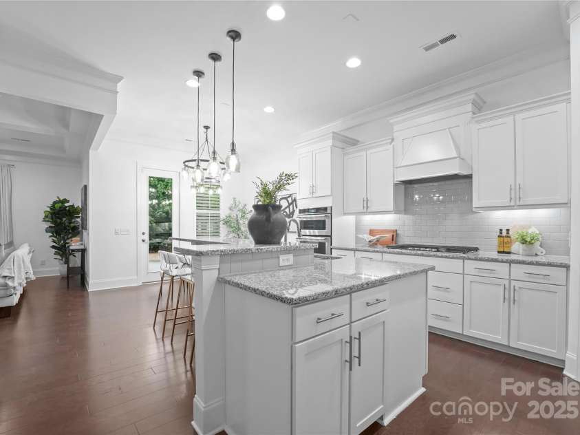 6020 Union Pacific Avenue, Charlotte, NC 28210.  MLS# CAR4241932, YatesRealty ID 13177. 