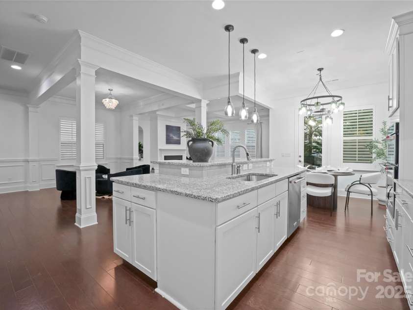 6020 Union Pacific Avenue, Charlotte, NC 28210.  MLS# CAR4241932, YatesRealty ID 13177. 