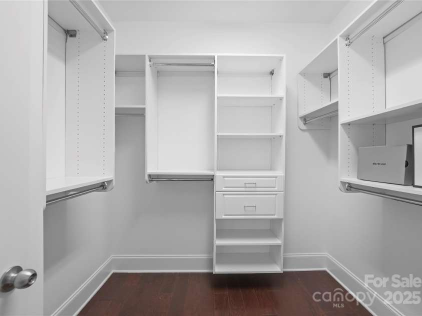 6020 Union Pacific Avenue, Charlotte, NC 28210.  MLS# CAR4241932, YatesRealty ID 13177. 