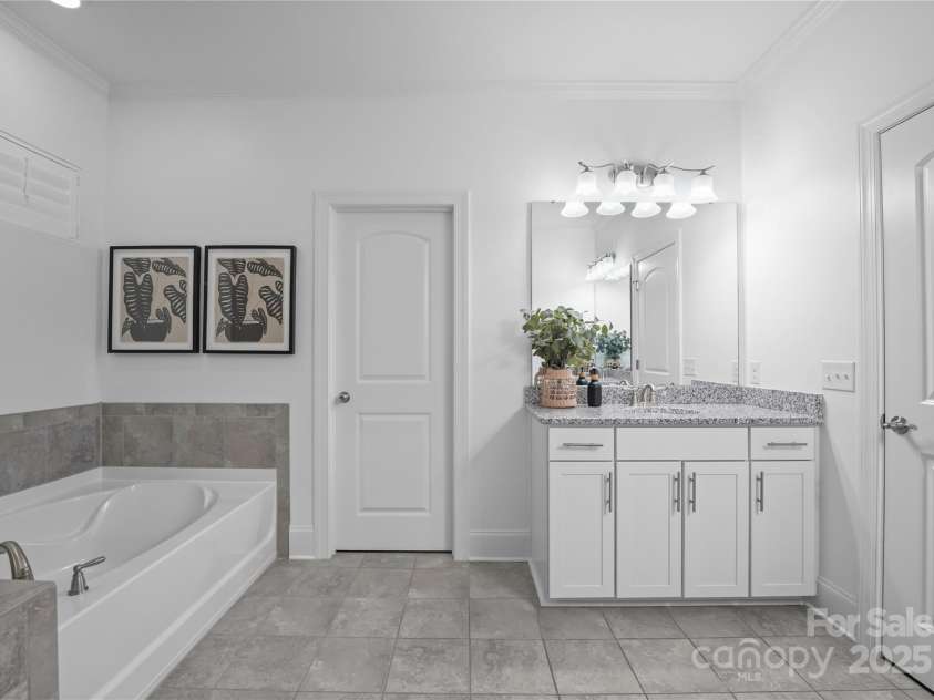 6020 Union Pacific Avenue, Charlotte, NC 28210.  MLS# CAR4241932, YatesRealty ID 13177. 