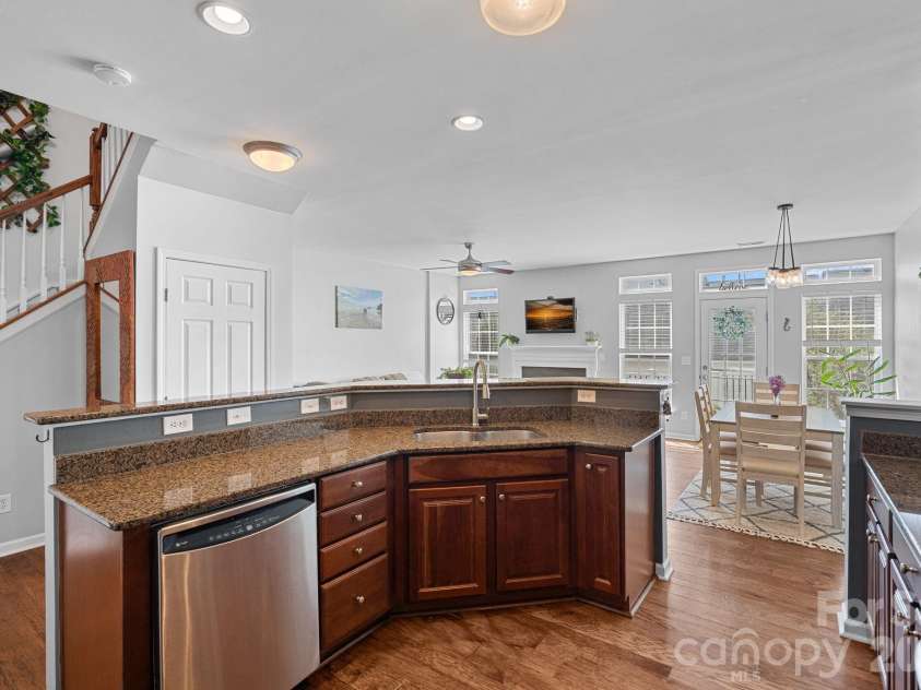8117 Bridgegate Drive, Huntersville, NC 28078.  MLS# CAR4364152, YatesRealty ID 13177. 