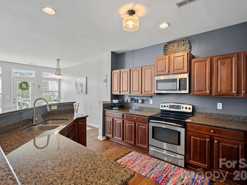 8117 Bridgegate Drive, Huntersville, NC 28078.  MLS# CAR4364152, YatesRealty ID 13177. 