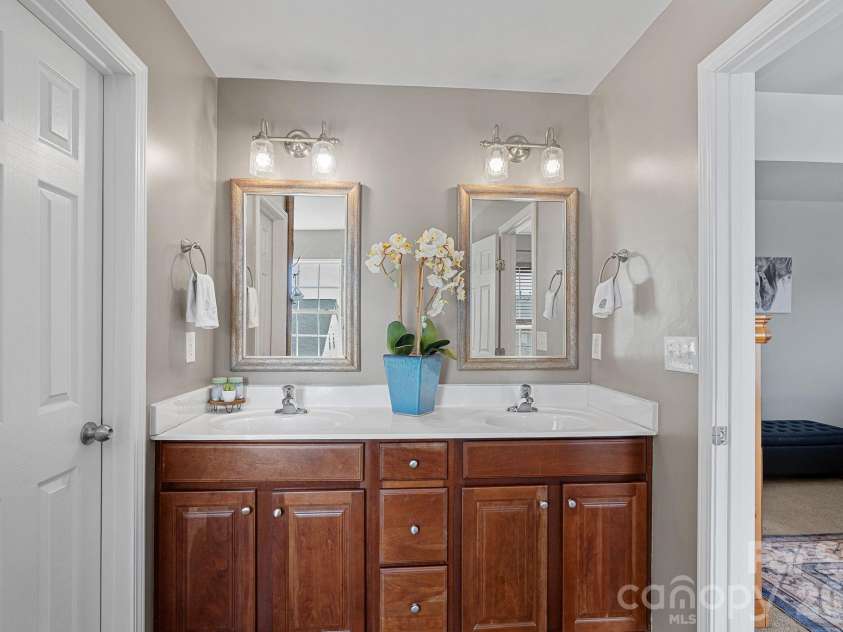 8117 Bridgegate Drive, Huntersville, NC 28078.  MLS# CAR4364152, YatesRealty ID 13177. 