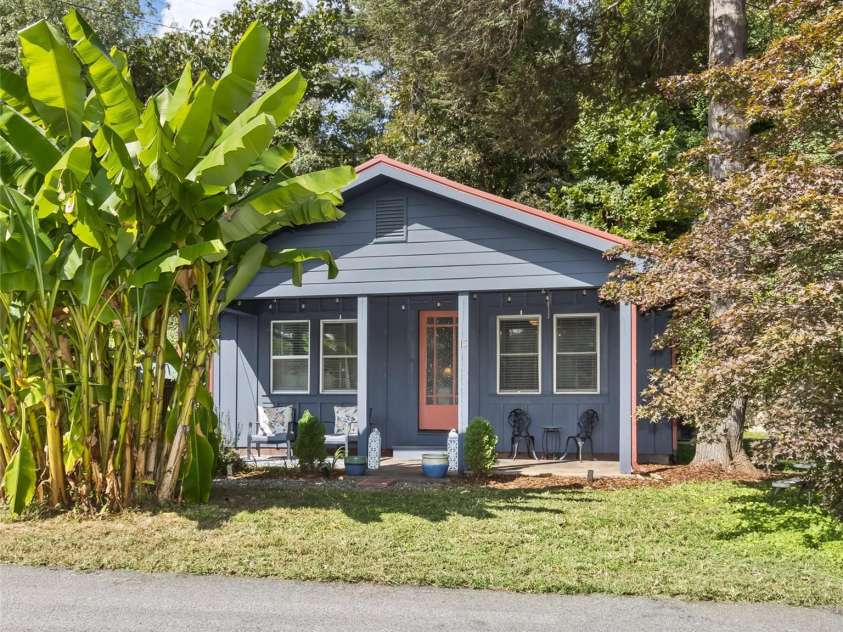 13 Norton Drive, Asheville, NC 28804.  MLS# CAR4366166, YatesRealty ID 13180. 