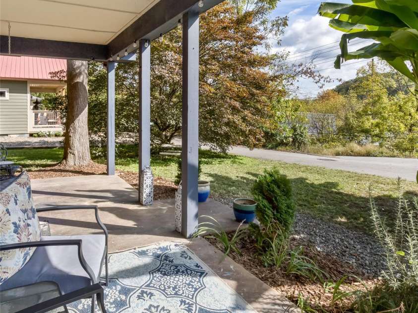 13 Norton Drive, Asheville, NC 28804.  MLS# CAR4366166, YatesRealty ID 13180. 
