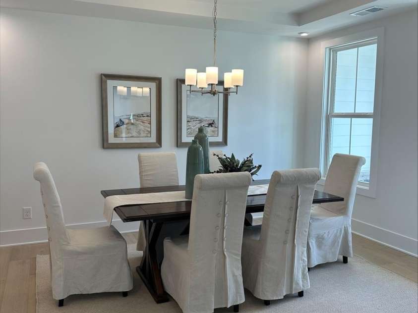 5225 Glenwalk Drive, Charlotte, NC 28269.  MLS# CAR4166267, YatesRealty ID 13180. Formal Dining