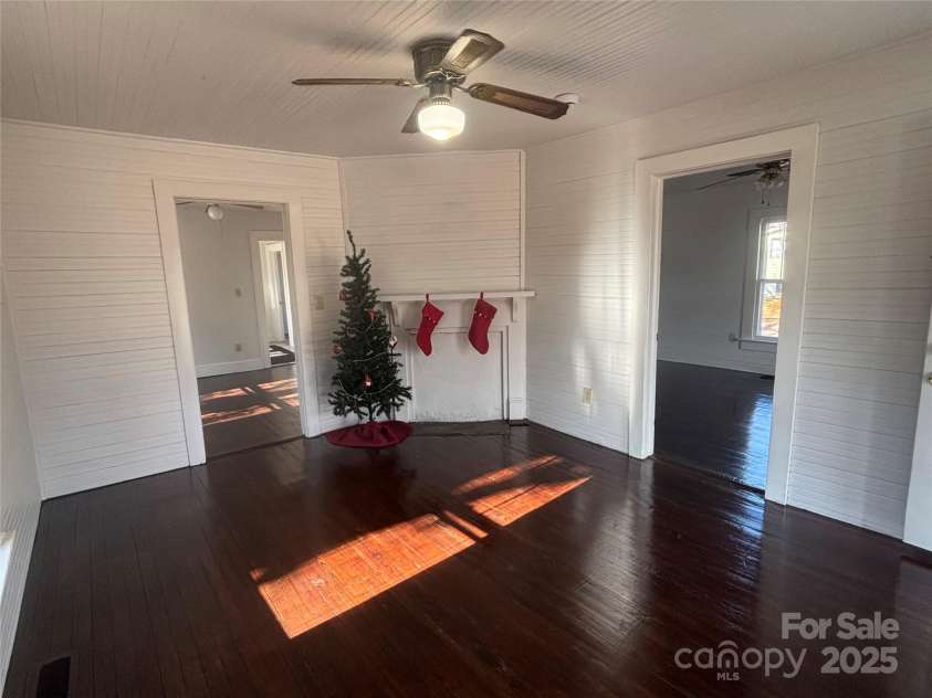 142 26th Street, Hickory, NC 28602.  MLS# CAR4334608, YatesRealty ID 13182. 