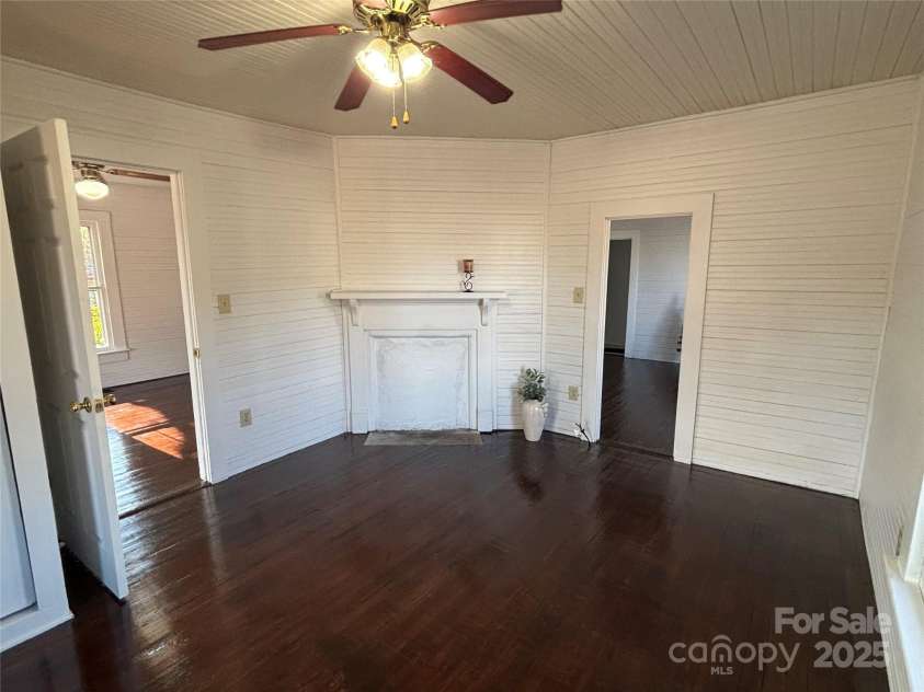 142 26th Street, Hickory, NC 28602.  MLS# CAR4334608, YatesRealty ID 13182. 